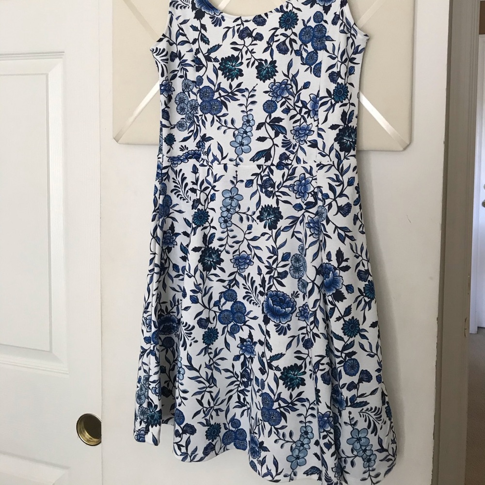 Women’s Skate Style H&M Divided Dress Sz 6 - Picture 2 of 3